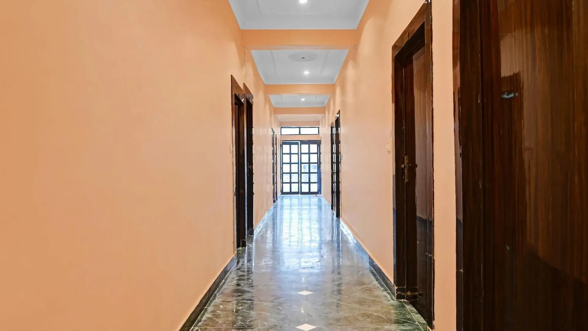 Oyo Flagship Tara Holiday Homes Stay Varanasi 4*,