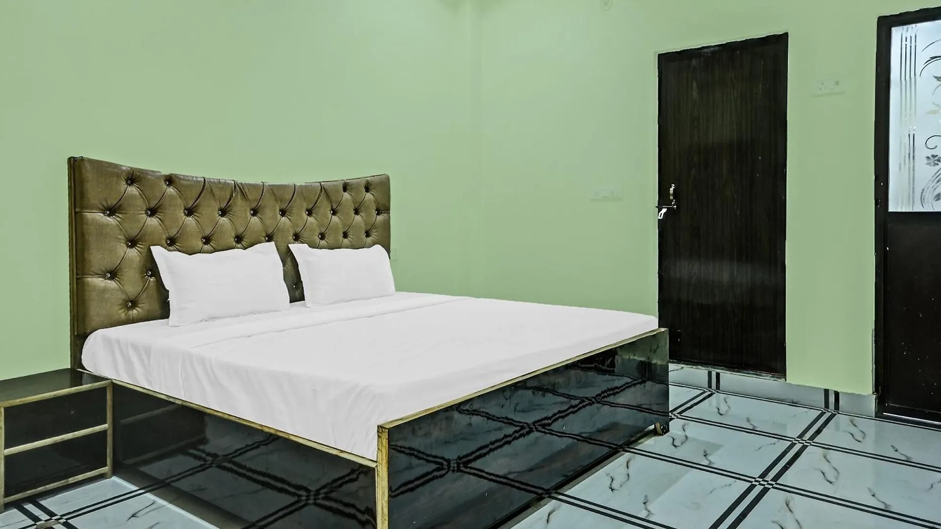 Hotel Oyo Flagship Tara Holiday Homes Stay Varanasi